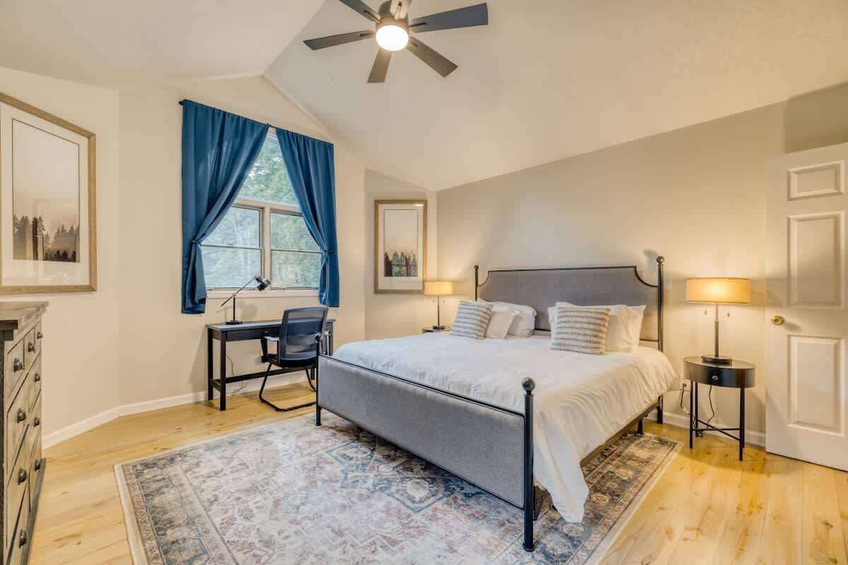 6 habitaciones, tabla de planchar con plancha, wifi y ropa de cama 