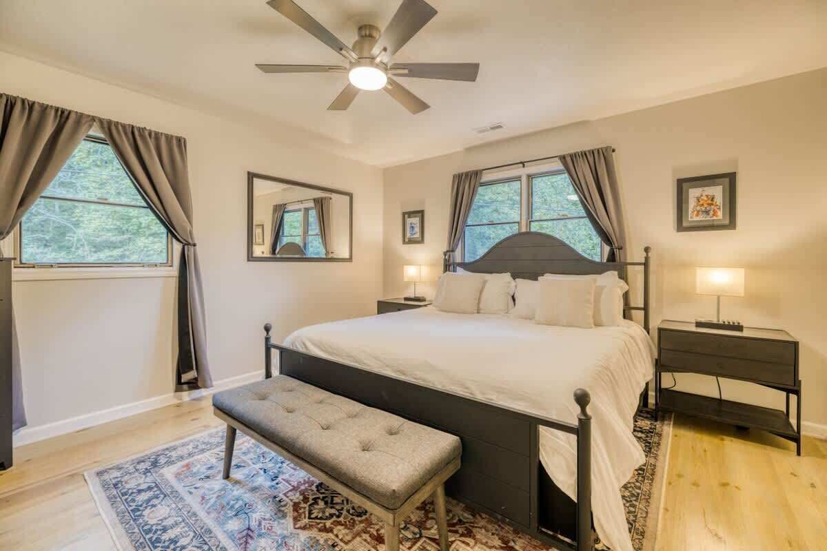 6 habitaciones, escritorio, tabla de planchar con plancha y wifi 