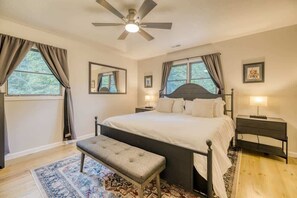 6 bedrooms, desk, iron/ironing board, WiFi