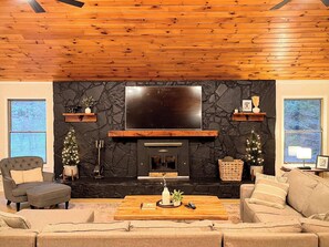 TV, peis og kontorer