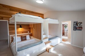 4 slaapkamers, een strijkplank/strijkijzer, gratis wifi, beddengoed