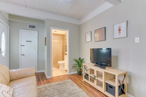 Close to Beach & Pleasure Pier! Coastal Escape
