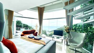 3 habitaciones, tabla de planchar con plancha y cuna de viaje