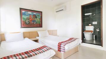 Double Room | Blackout drapes, soundproofing, free WiFi, bed sheets