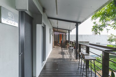 LowPressure restaurant & surf guesthouse