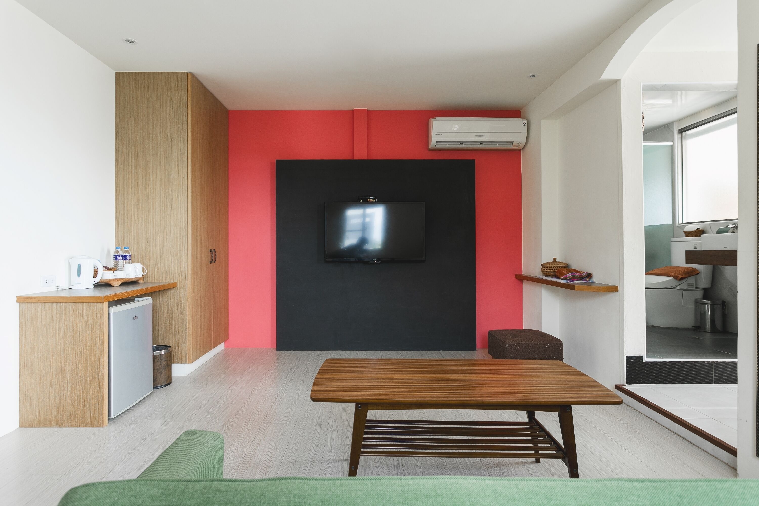 Cortinas blackout, sistema de insonorización y wifi gratis 