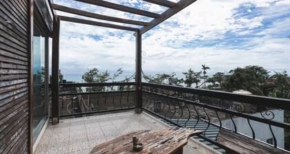LowPressure Surf Guesthouse