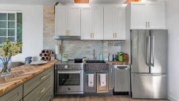 KĂŒhlschrank, Mikrowelle, Ofen, Herdplatte