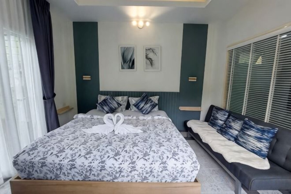 Standard Home - Queen Bed
