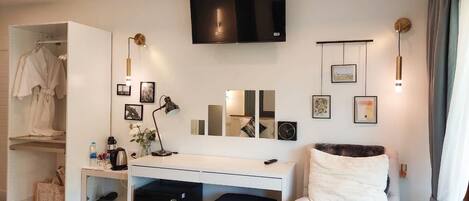 1 bedroom, in-room safe, individually decorated, desk