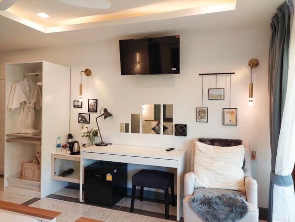 高级双床房, 2 张单人床 | 客房内保险箱、特色装修、办公桌、笔记本电脑工作区