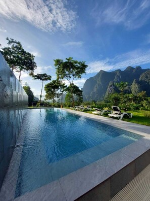 2 piscinas al aire libre, tumbonas