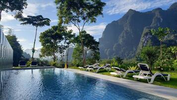 2 piscinas al aire libre, tumbonas