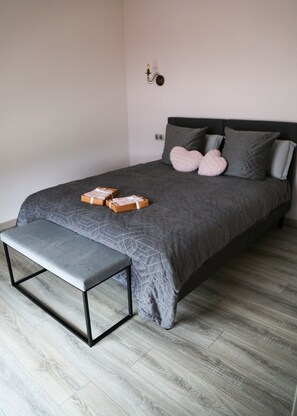 2 chambres, fer et planche à repasser, Wi-Fi gratuit, draps fournis