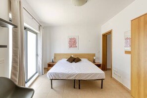 Desk, iron/ironing board, travel cot, WiFi