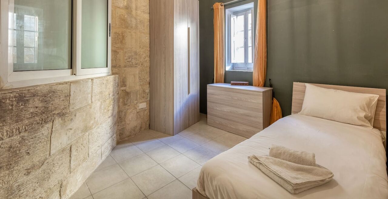 Desk, iron/ironing board, travel crib, WiFi