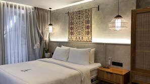 Minibar, desk, laptop workspace, soundproofing - Leafy Lofts Canggu (Canggu)