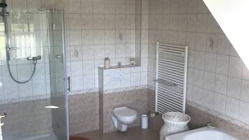 Room, 1 Bedroom, Balcony, Garden View | Bathroom