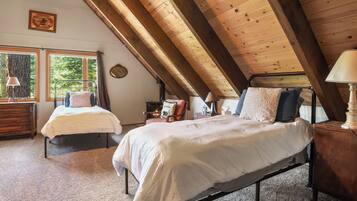 2 bedrooms, iron/ironing board, internet, bed sheets