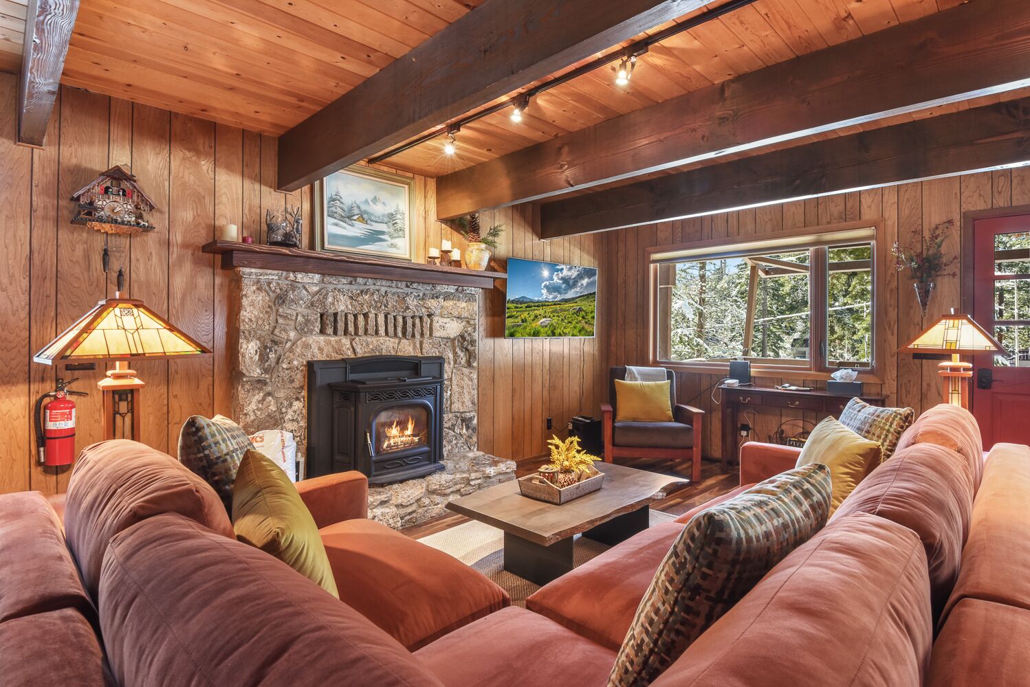 Manzanita Grove Cabin- Walk To Beach & Forest - California