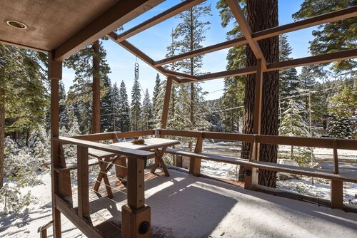 Manzanita Grove Cabin- Walk to Beach & Forest