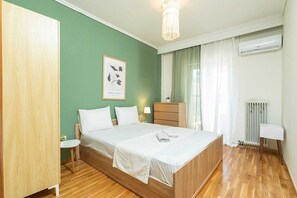 3 bedrooms, iron/ironing board, travel crib, free WiFi