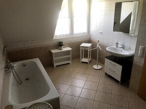 Bathtub