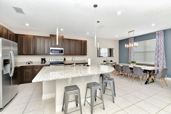 Kühlschrank, Ofen, Herdplatte, Geschirrspüler