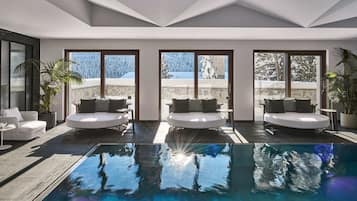 2 indoor pools