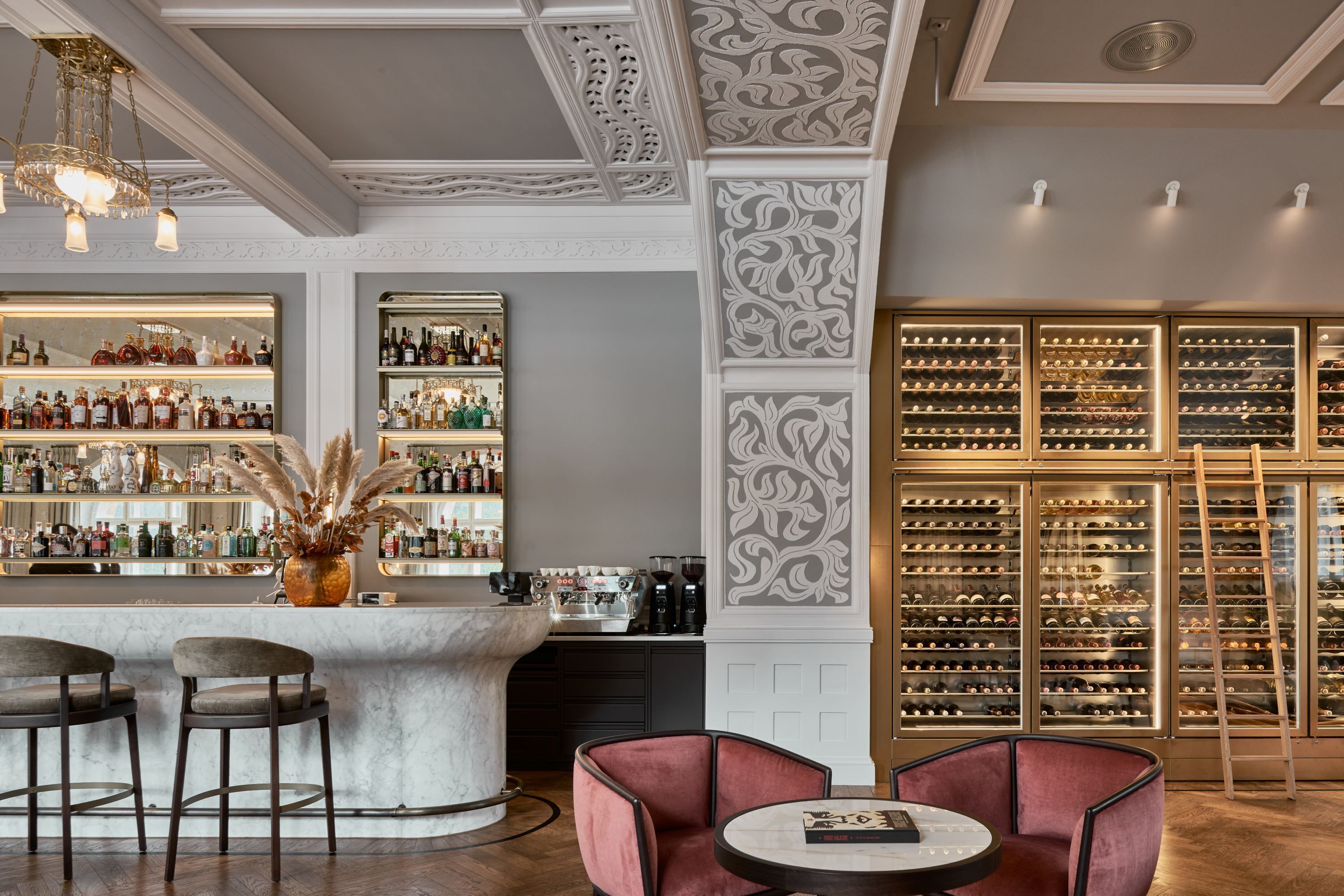 Bar (trong khuôn viên)