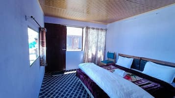 1 bedroom, bed sheets