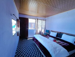 1 bedroom, bed sheets
