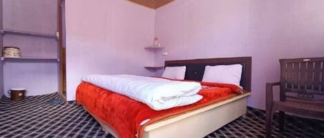 1 bedroom, bed sheets