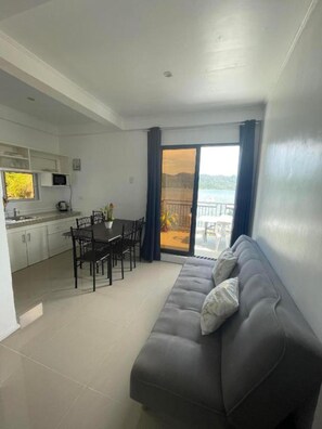 Superior Studio Suite, Bay View, Beachfront | Living area
