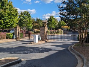 Property grounds - Stay & Play - Sleeps 7
All the comforts of home inside.
Ready for the HOLIDAYS!
(Charlotte)