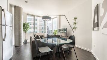 2 bedrooms, individually decorated, individually furnished, desk