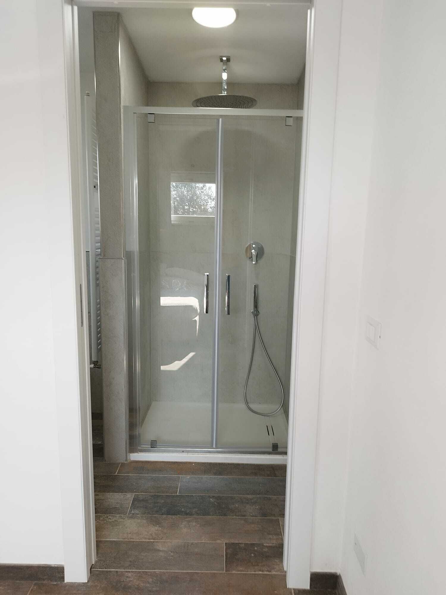 Dusche, Haartrockner, Bidet, Handtücher