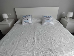 2 habitaciones, escritorio, wifi gratis y ropa de cama