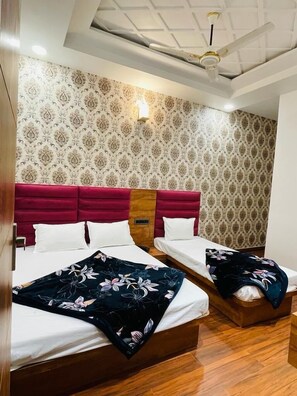 Deluxe Triple Room | Free WiFi - Hotel 4S Niwas (Amritsar)