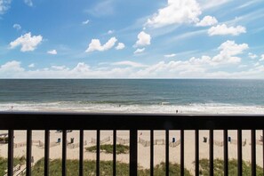 On the beach - Unparalleled Oceanfront Luxury 6th Floor (Myrtle Beach)
