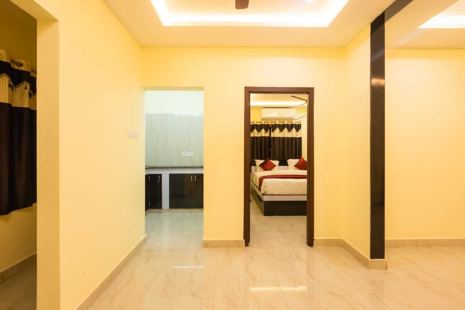 Bàn, bộ trải giường 