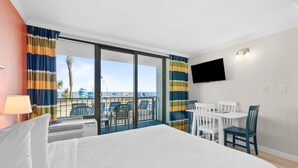 Room - Sun, Sand and Views: Jr. Cabana Suite 1st Floor (Myrtle Beach)