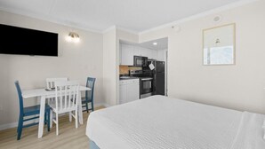 Dining - Sun, Sand and Views: Jr. Cabana Suite 1st Floor (Myrtle Beach)
