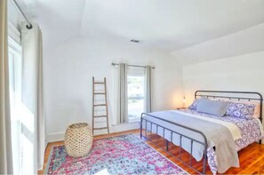 4 bedrooms, desk, iron/ironing board, free WiFi