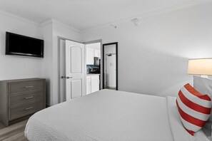2 bedrooms, WiFi, bed sheets - Coastal Comfort: Oceanfront Jr Suite 2nd Flr (Myrtle Beach)
