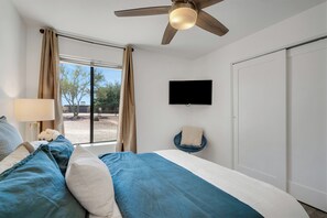 2 habitaciones, escritorio, tabla de planchar con plancha y wifi gratis 