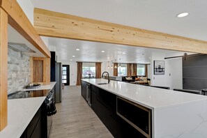 Kühlschrank, Ofen, Herdplatte, Geschirrspüler