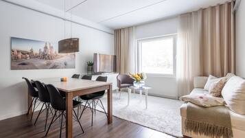 Premium bedding, laptop workspace, soundproofing, free WiFi