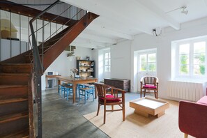 Interior - Holiday Home 'Ker Ar Vro - Maison Atypique' with Wi-Fi (Locquirec)