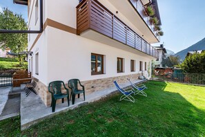 Terrace/patio - Apartment 'Casa Da Rin Emma' with Mountain View, Private Garden and Wi-Fi (Auronzo di Cadore)